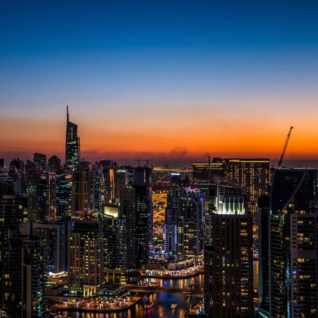 دبي عند الغروب